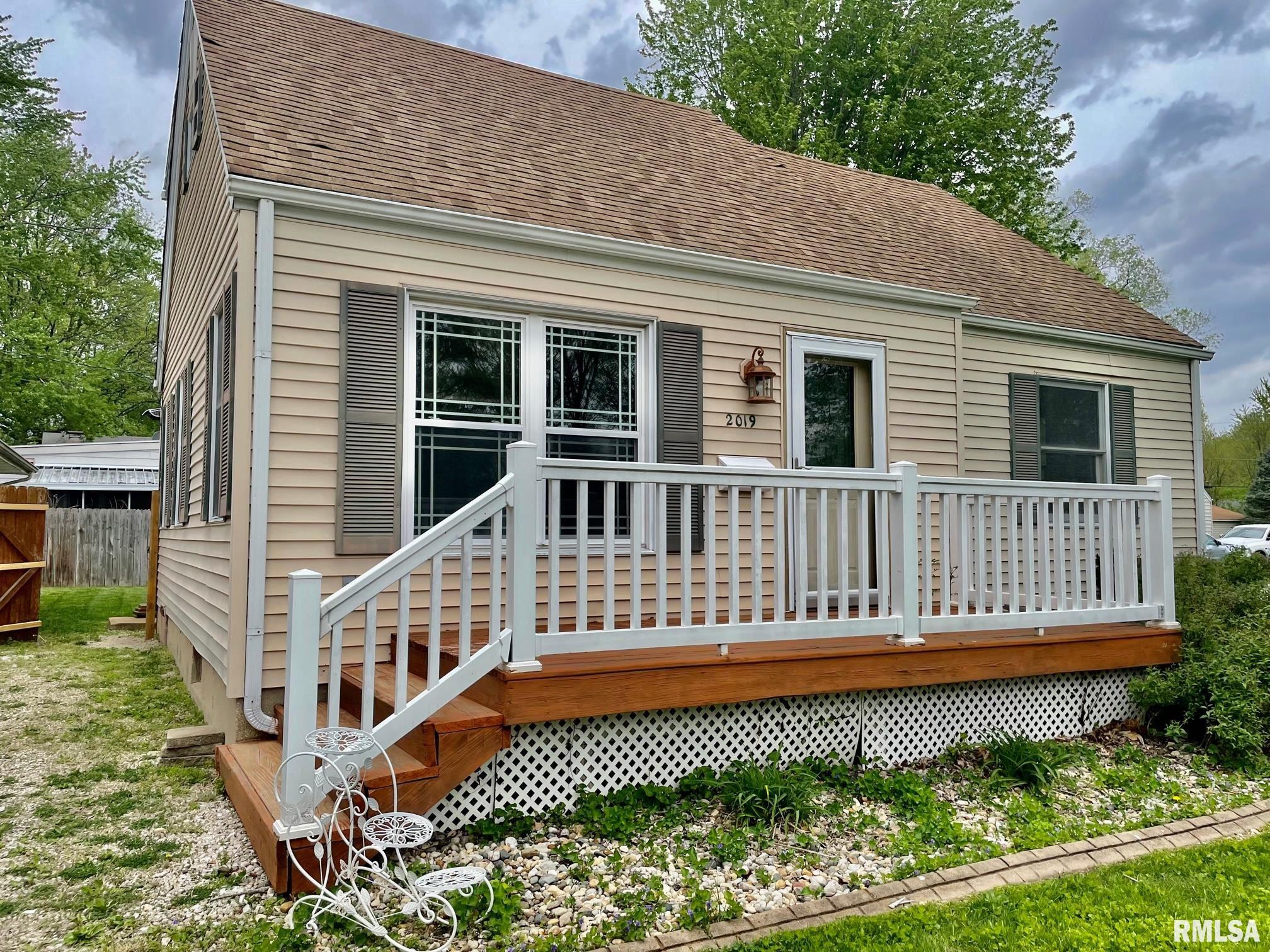 2019 Lee Street Springfield, IL 62703 - Photo 2 of 40