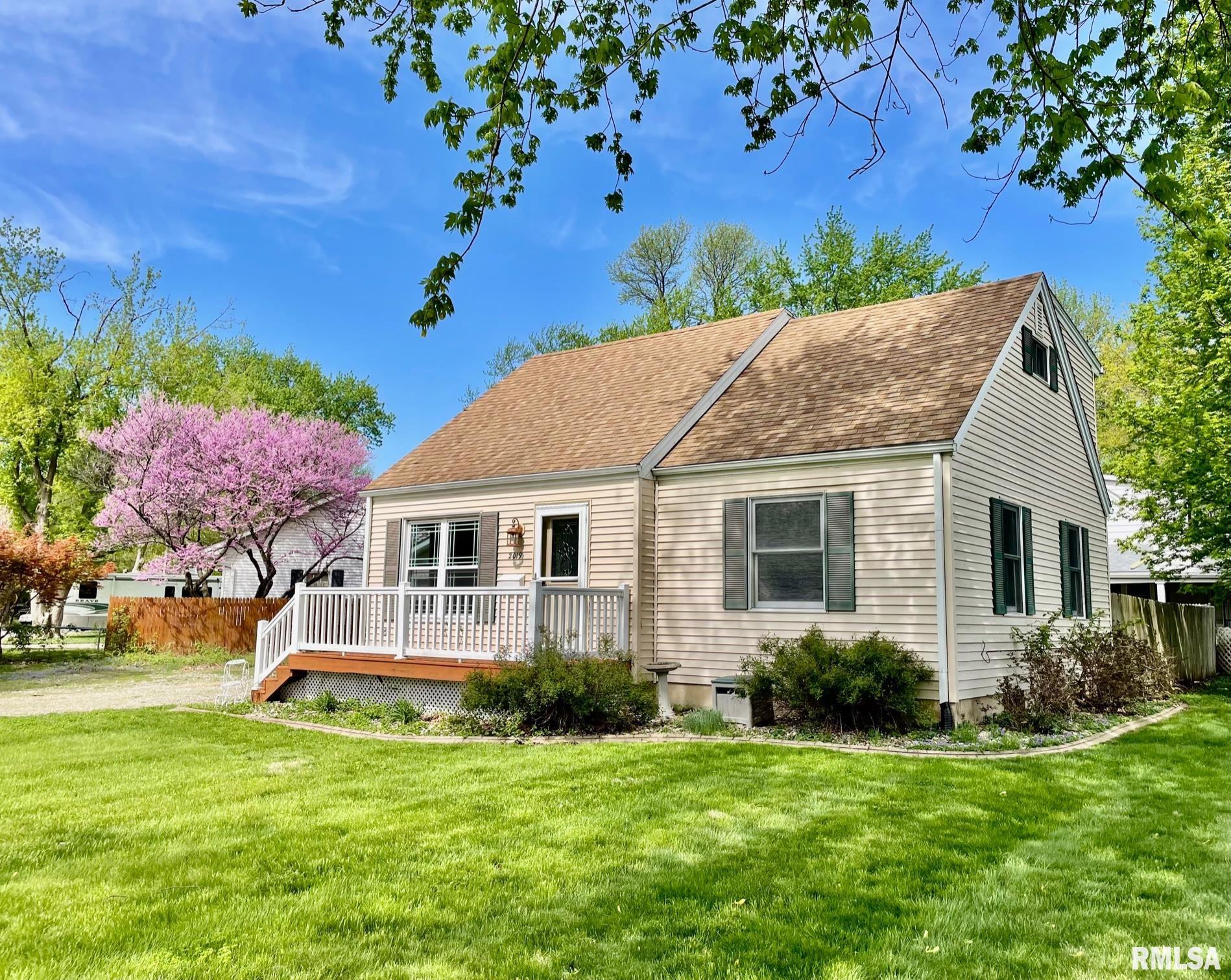 2019 Lee Street Springfield, IL 62703 - Photo 3 of 40