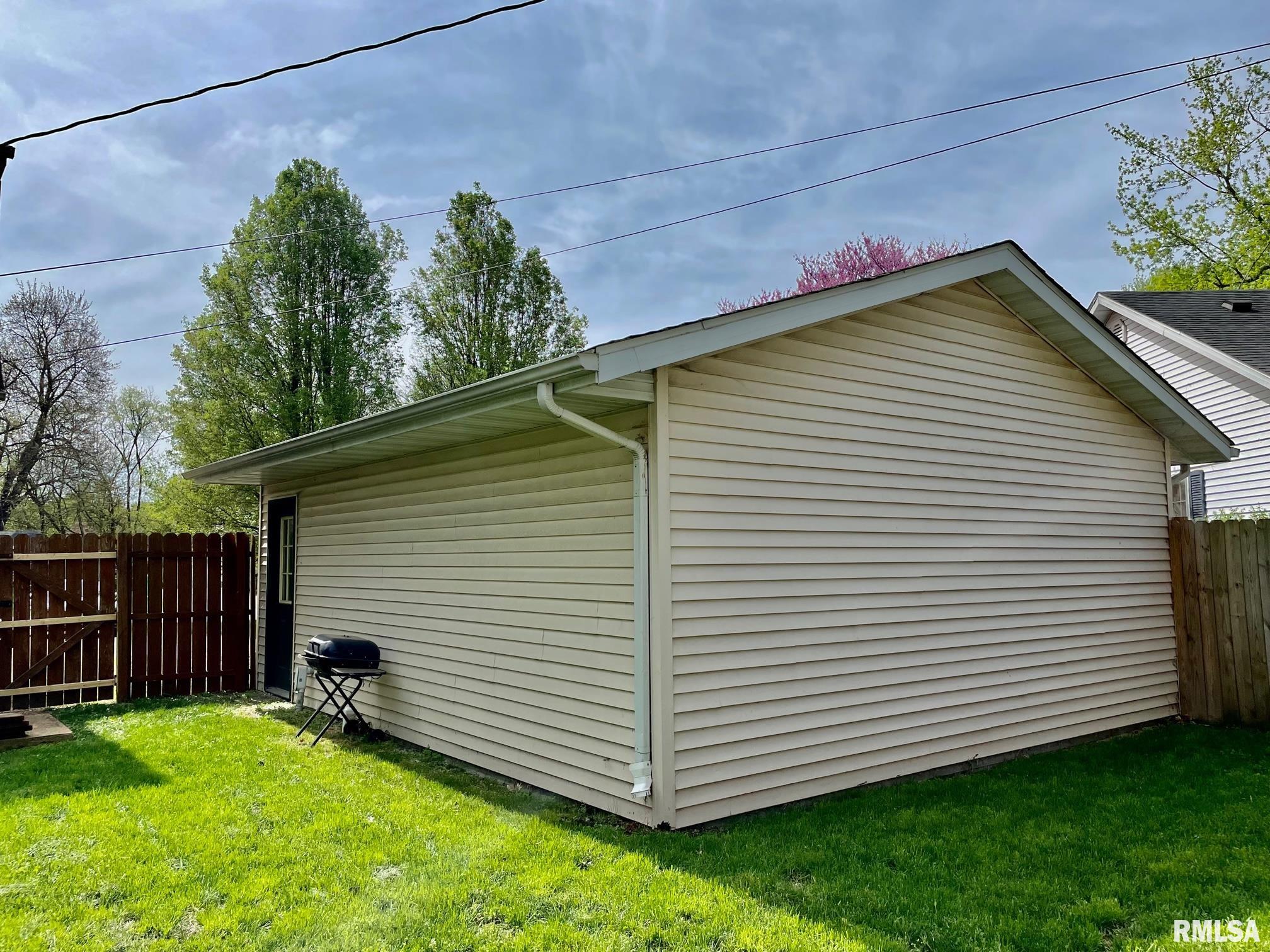 2019 Lee Street Springfield, IL 62703 - Photo 39 of 40