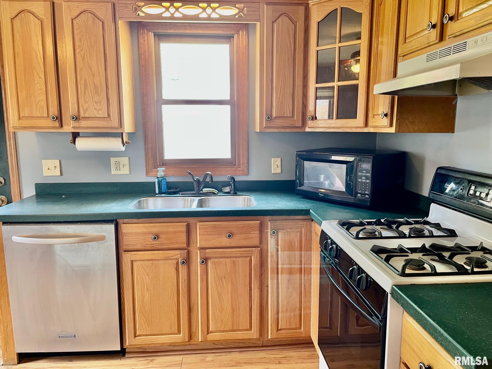 2019 Lee Street Springfield, IL 62703 - Photo 9 of 40