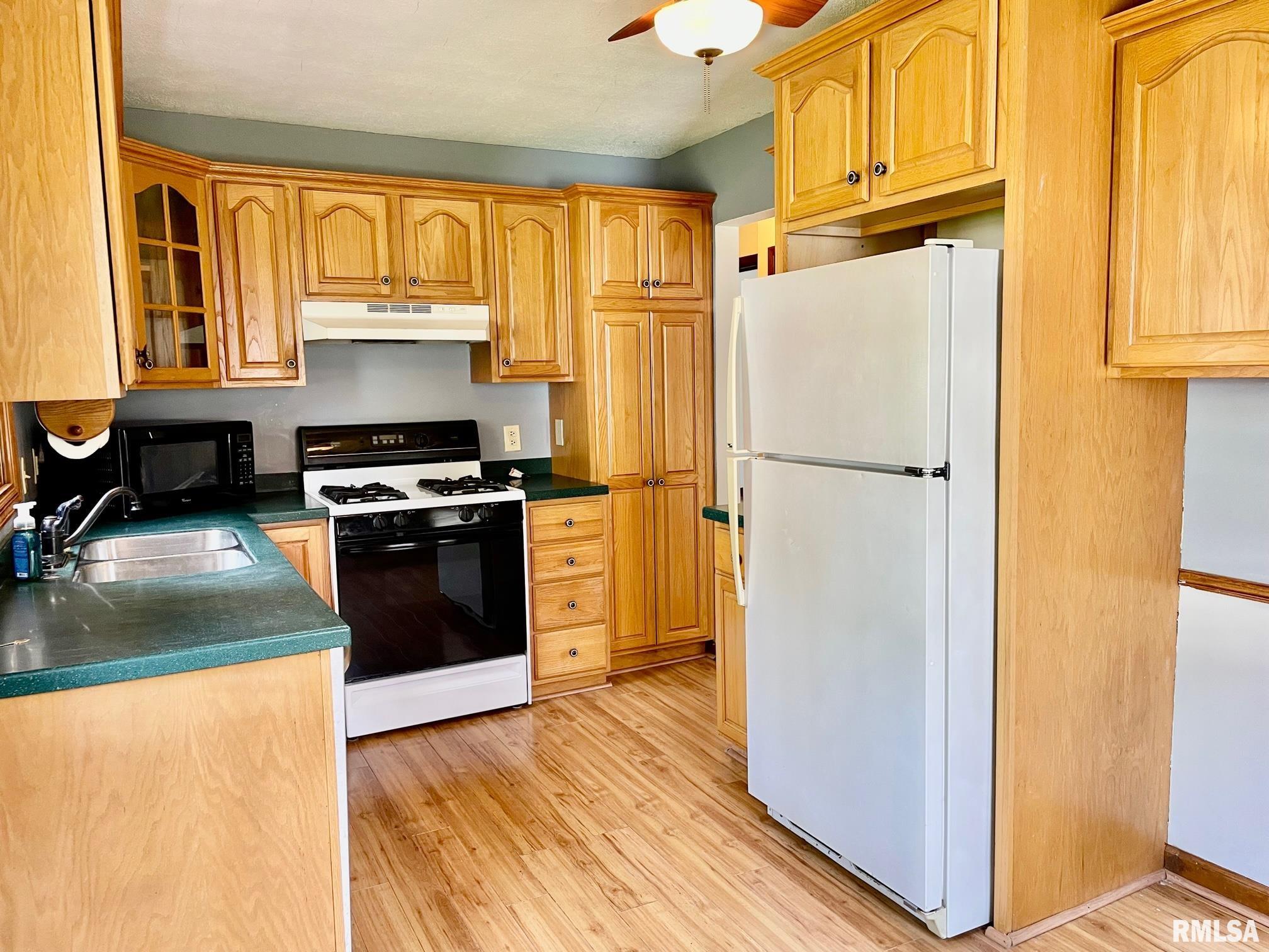 2019 Lee Street Springfield, IL 62703 - Photo 10 of 40