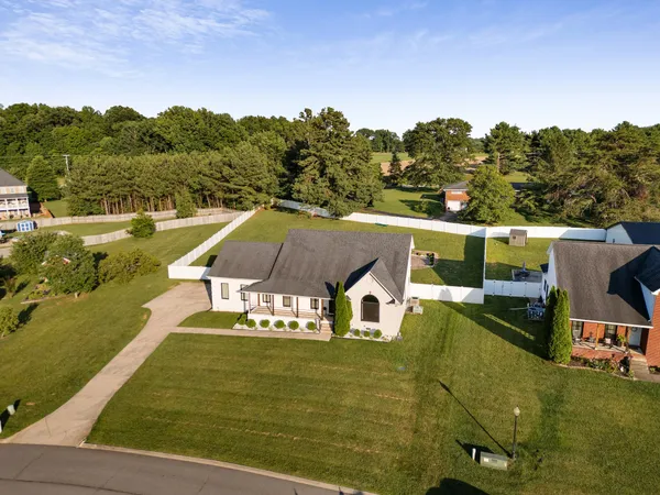 $689,900 | 1033 Kacie Drive, Pleasant View, TN 37146