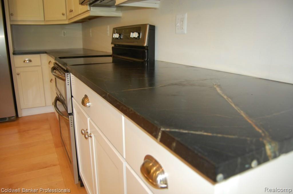 32860 Haverford Road Franklin, MI 48025 - Photo 9 of 29