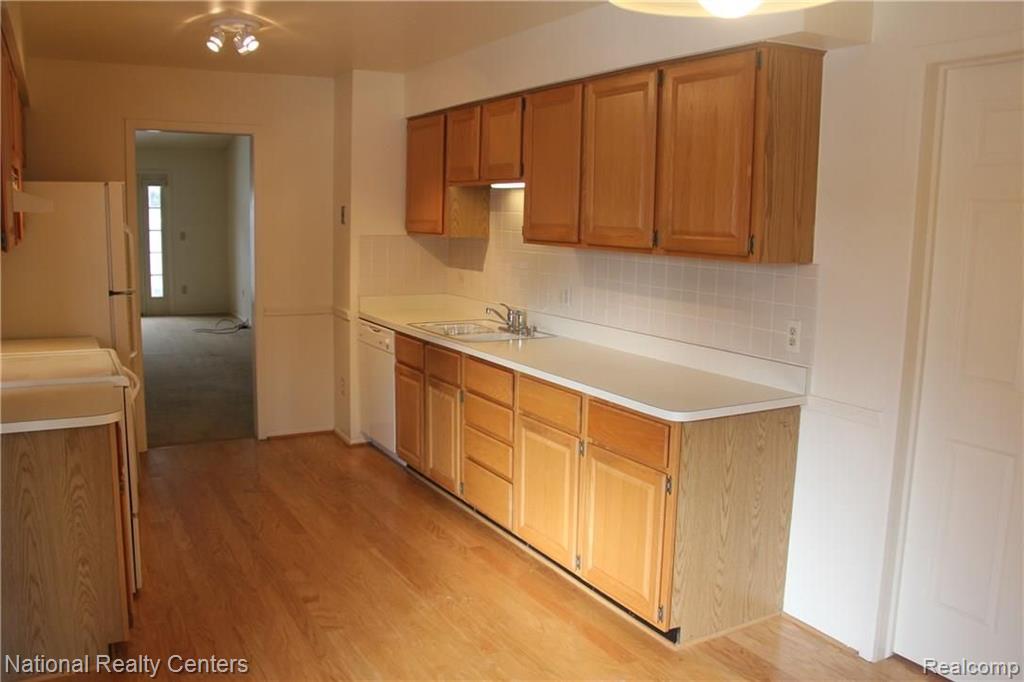 534 Tennyson Rochester Hills, MI 48307 - Photo 10 of 29