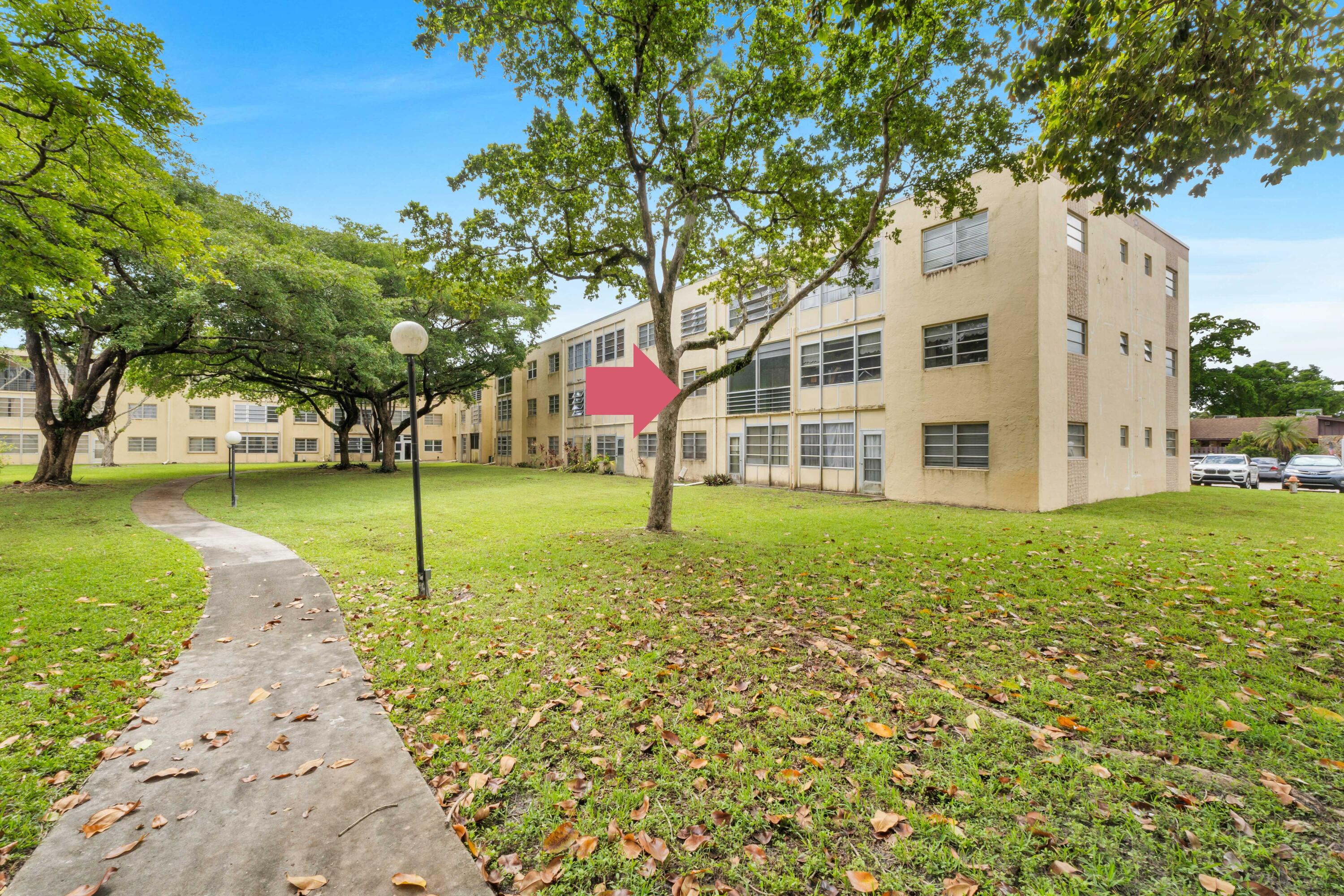 301 Cambridge Road, Unit 202 Hollywood, FL 33024 - Photo 28 of 38 Back of the Building