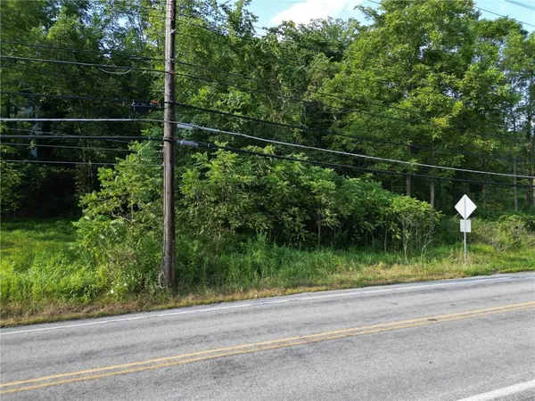 a view of a yard and a street view