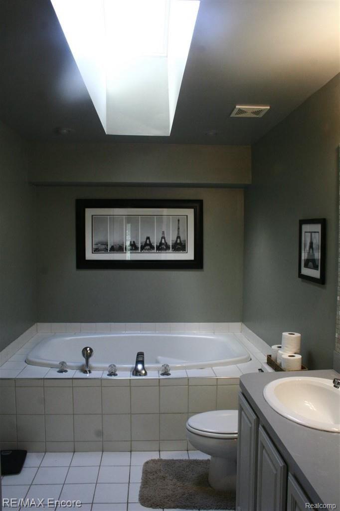 275 Michelson Road Rochester, MI 48307 - Photo 12 of 16 Jetted Tub SkylightJPG