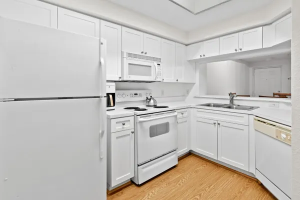 $2,650 | 2727 Anzio Court, Unit 307, Palm Beach Gardens, FL 33410