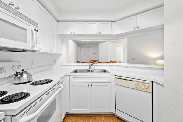 $2,650 | 2727 Anzio Court, Unit 307, Palm Beach Gardens, FL 33410