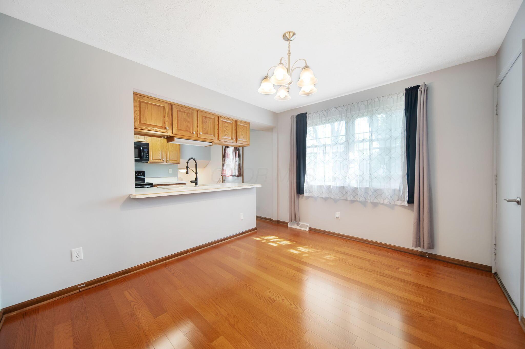 5770 Linworth Road Columbus, OH 43235 - Photo 10 of 60 Dining Room