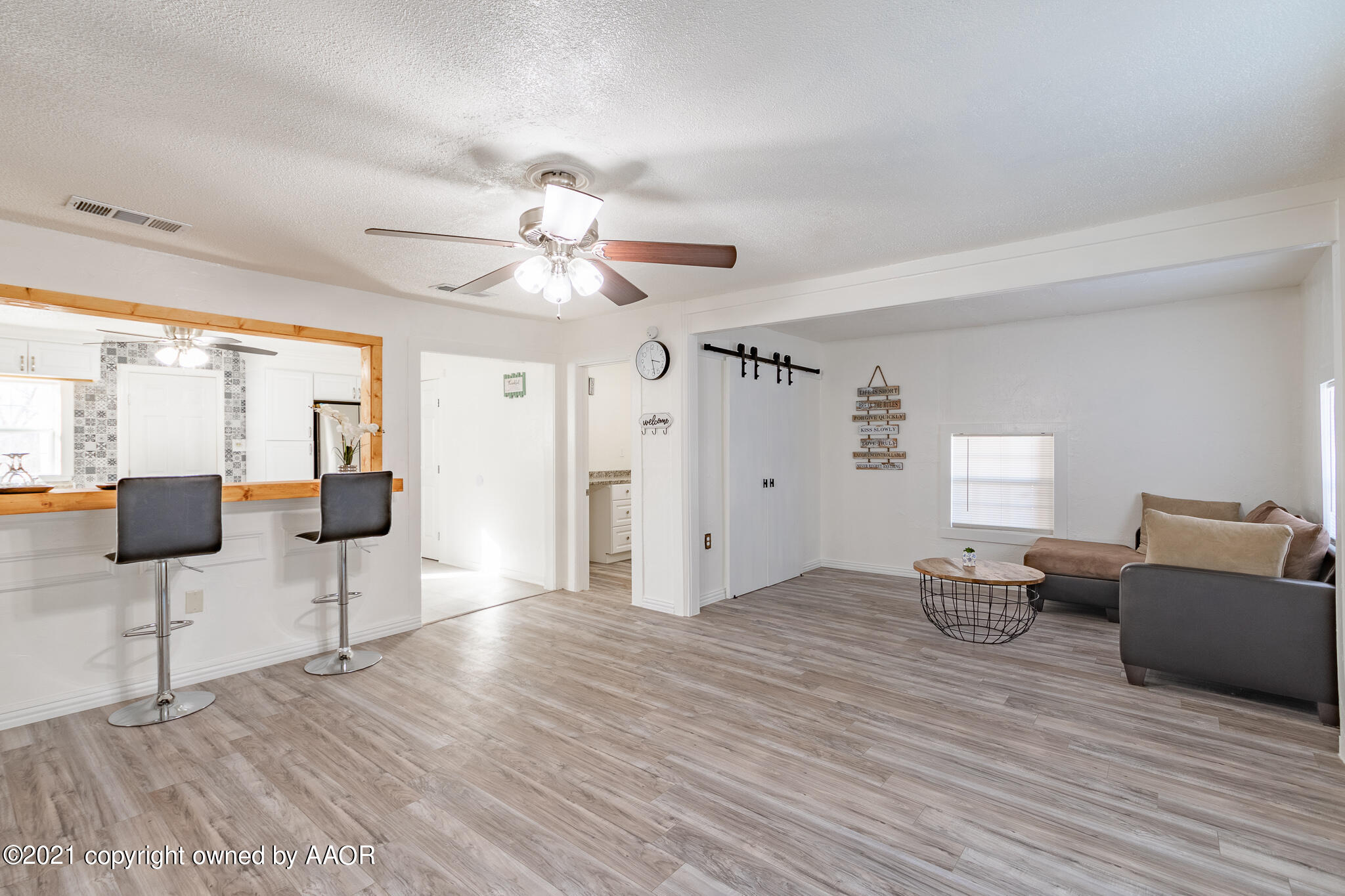 4007 River Road Amarillo, TX 79108 - Photo 3 of 31 living room 1
