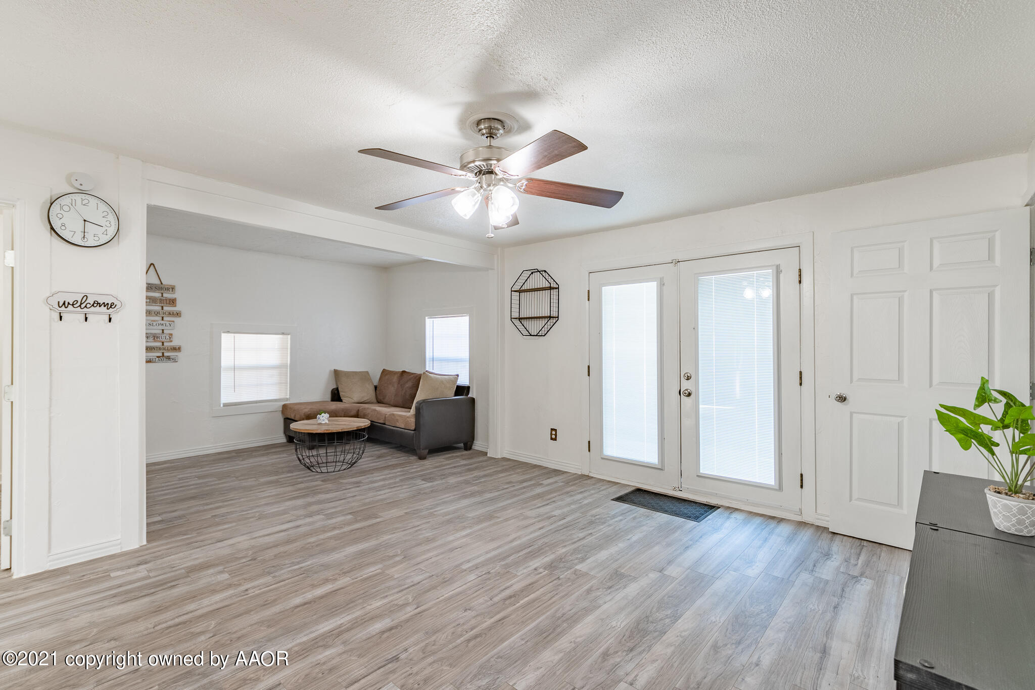 4007 River Road Amarillo, TX 79108 - Photo 4 of 31 living room 4