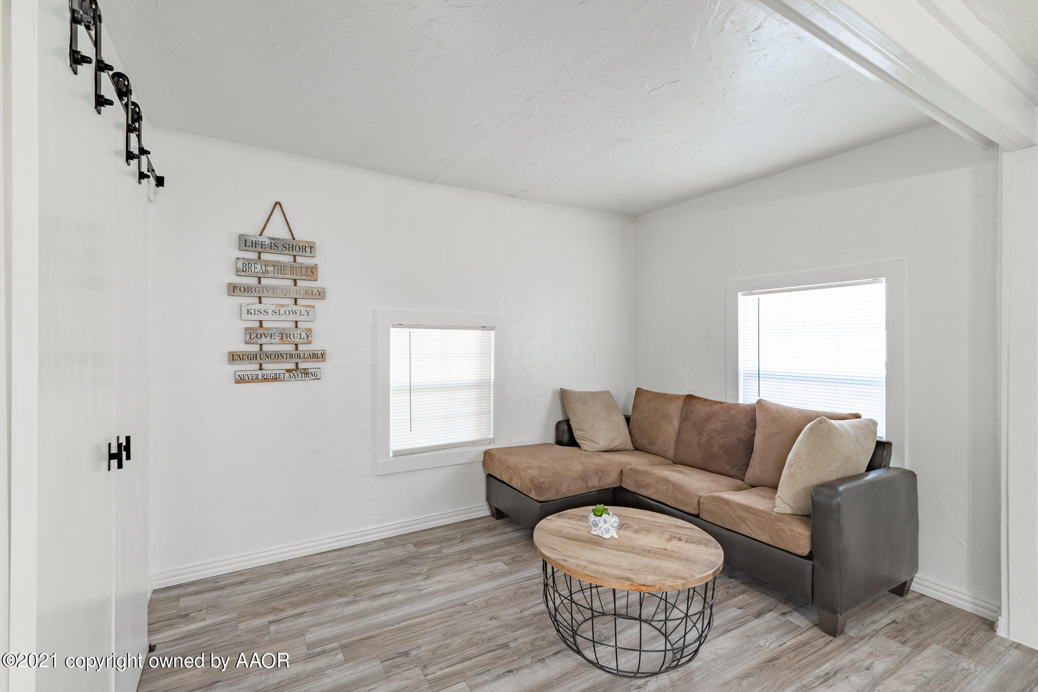 4007 River Road Amarillo, TX 79108 - Photo 6 of 31 living room 2
