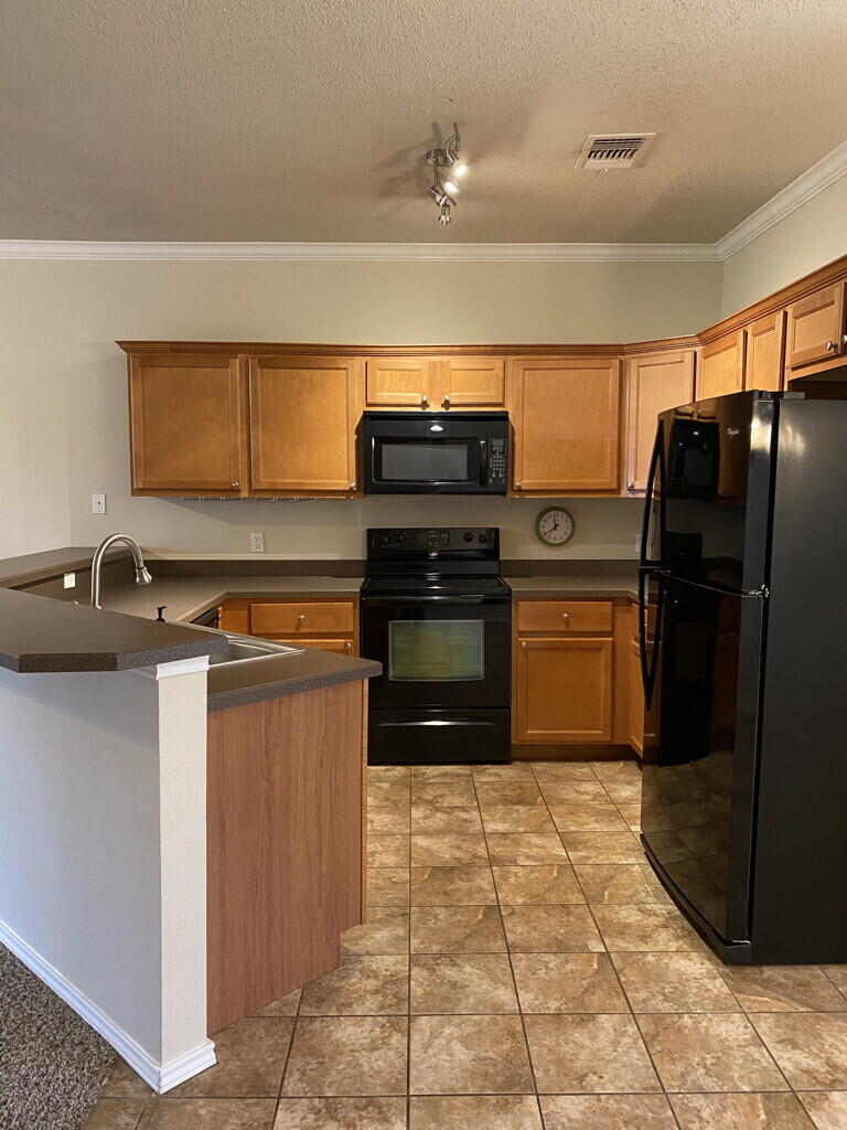 2112 Main Street, Unit 4 Lubbock, TX 79401 - Photo 4 of 11 B270798D-9391-4BCA-A7AA-4C73AFAC0B8E_1_1