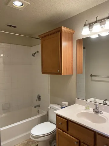 $1,400 | 2112 Main Street, Unit 4, Lubbock, TX 79401