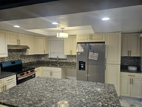 $3,000 | 2950 Kirk Road, Unit 2950, Lake Worth, FL 33461