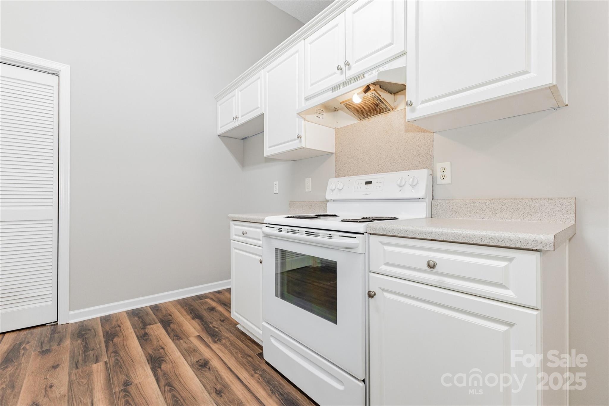 159 Scotch Pine Drive York, SC 29745 - Photo 9 of 28 a utility room with dryer and washer