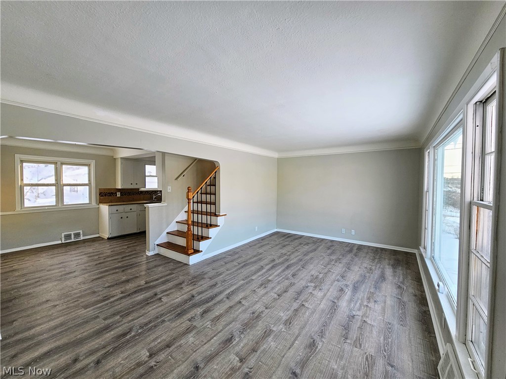 9516 Alexander Road Garfield Heights, OH 44125 - Photo 3 of 36