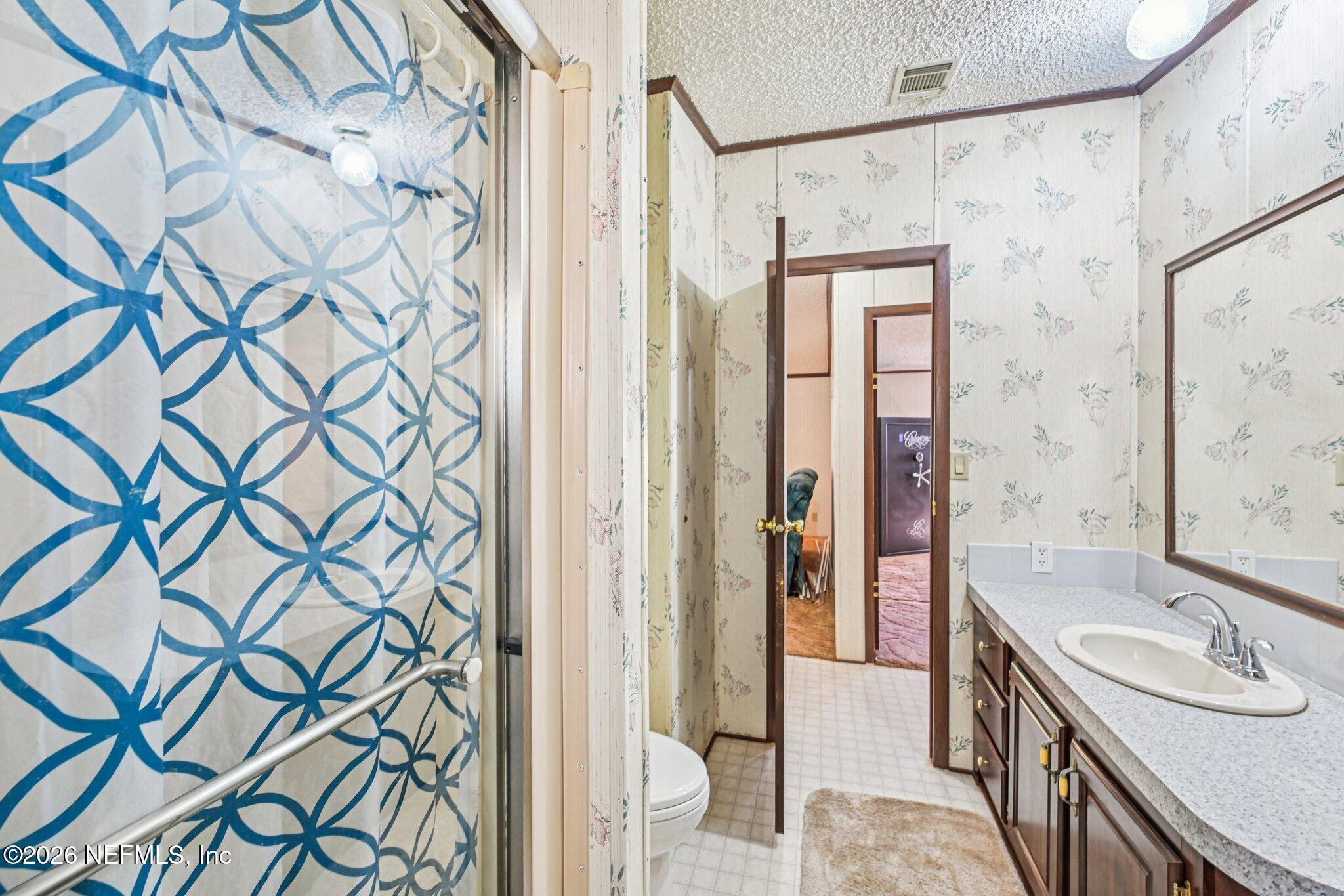128 Sesame Street Middleburg, FL 32068 - Photo 47 of 66 Guest Bathroom