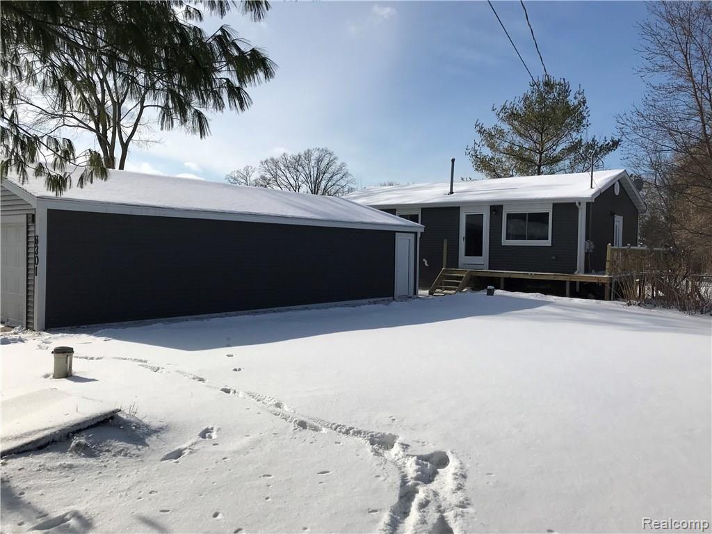 6301 Bennett Lake Road Fenton, MI 48430 - Photo 1 of 17