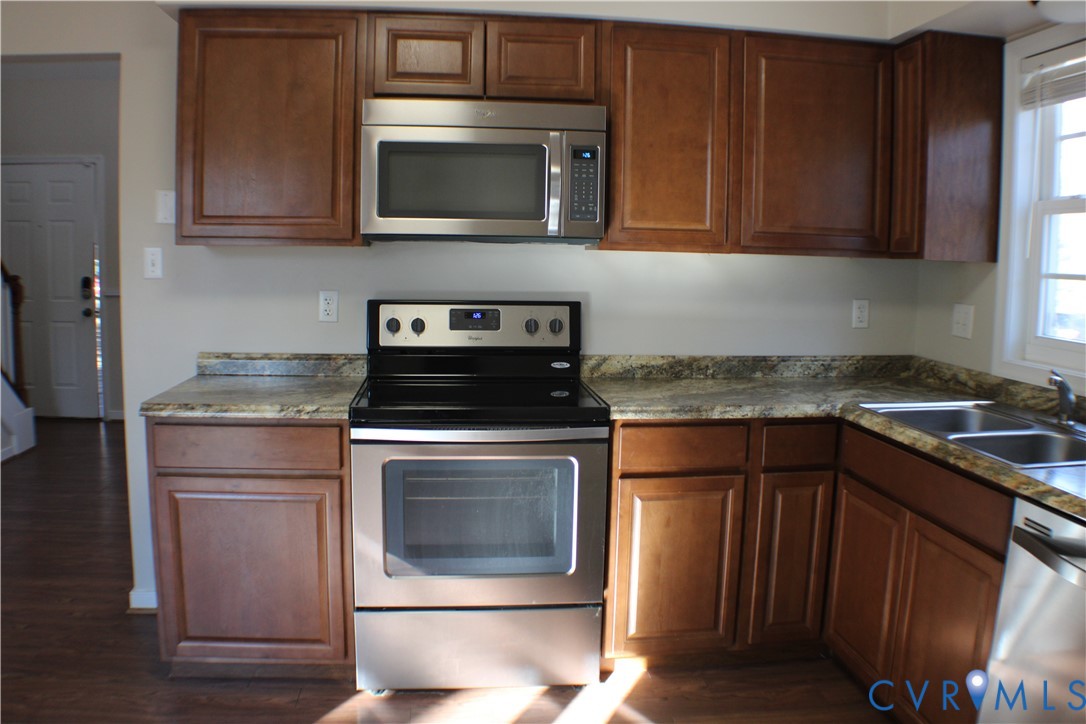 2929 South Ridge Drive Midlothian, VA 23112 - Photo 12 of 37 a kitchen with a stove and a microwave