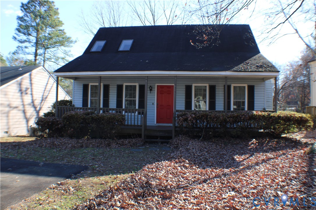 2929 South Ridge Drive Midlothian, VA 23112 - Photo 2 of 37 a front view of a house with a garden