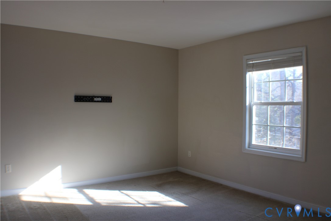 2929 South Ridge Drive Midlothian, VA 23112 - Photo 29 of 37 an empty room with a window