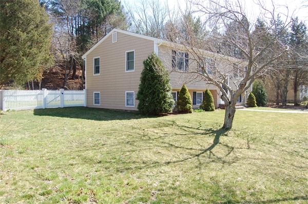 13 Riverside Drive Kingston, MA 02364 - Photo 3 of 30 Gallery Image 3