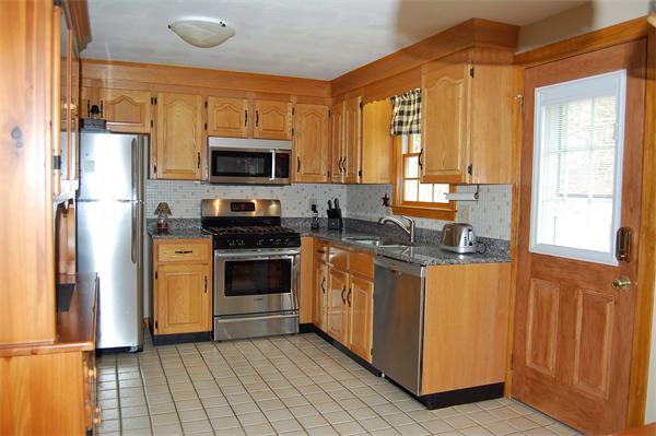 13 Riverside Drive Kingston, MA 02364 - Photo 5 of 30 Gallery Image 5