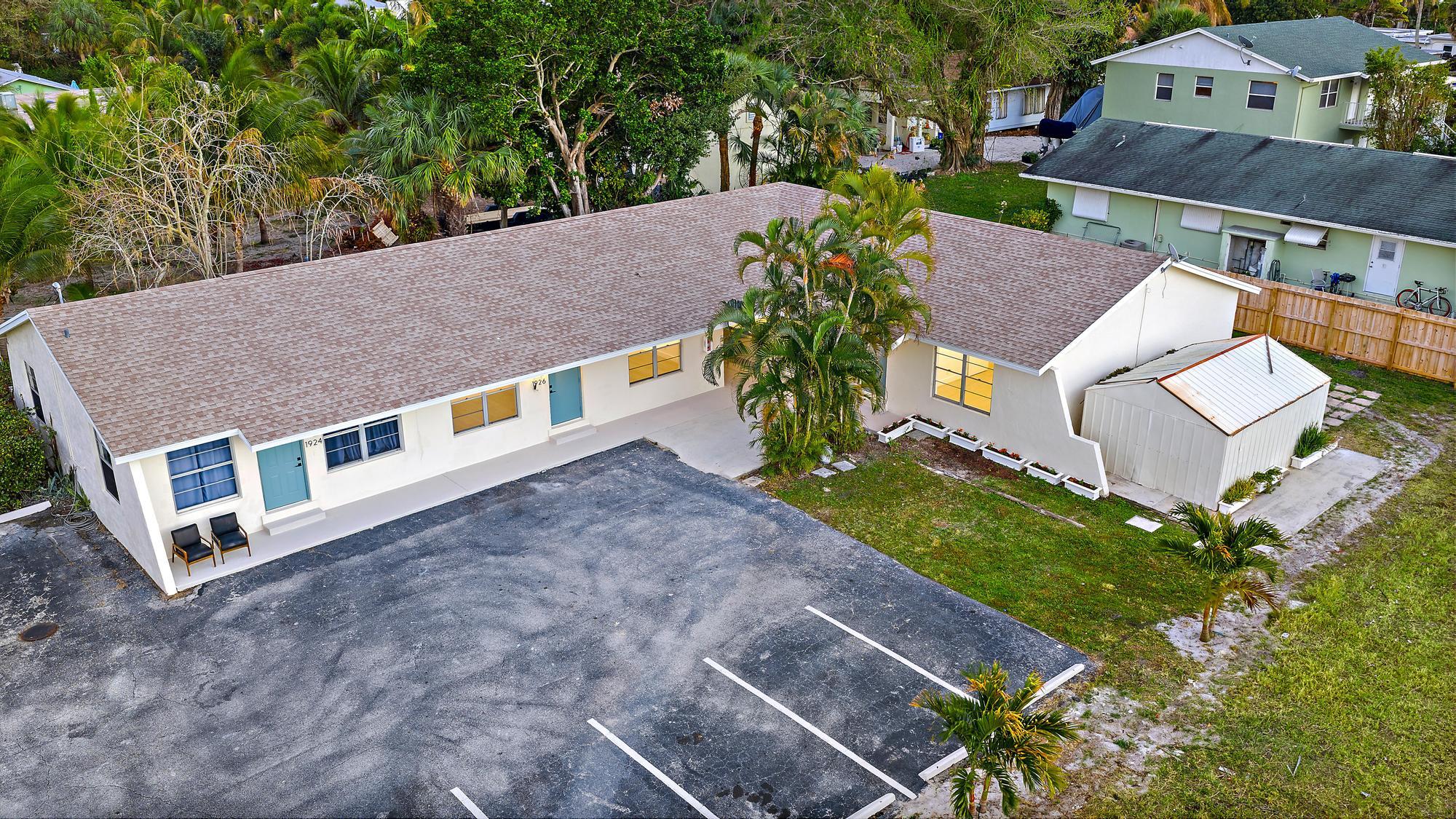 1924 Service Road North Palm Beach, FL 33408 - Photo 2 of 15 1924 Service Rd-33