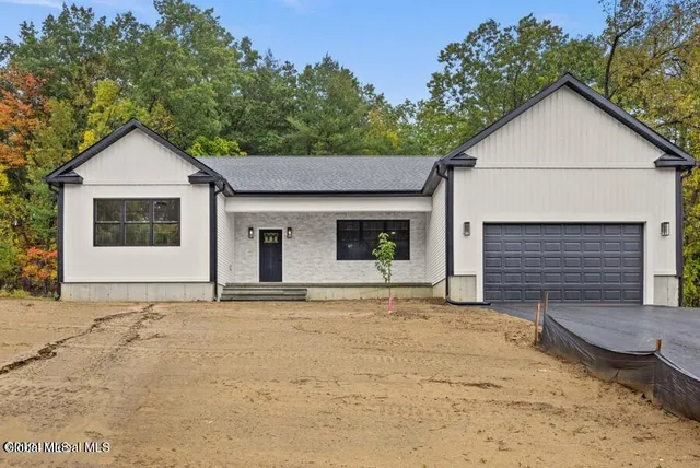 $634,900 | 222 Briarwood Court, Guilderland, NY 12203