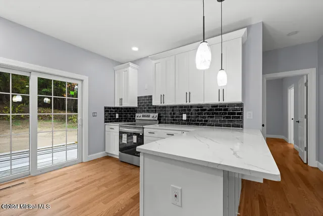 $634,900 | 222 Briarwood Court, Guilderland, NY 12203