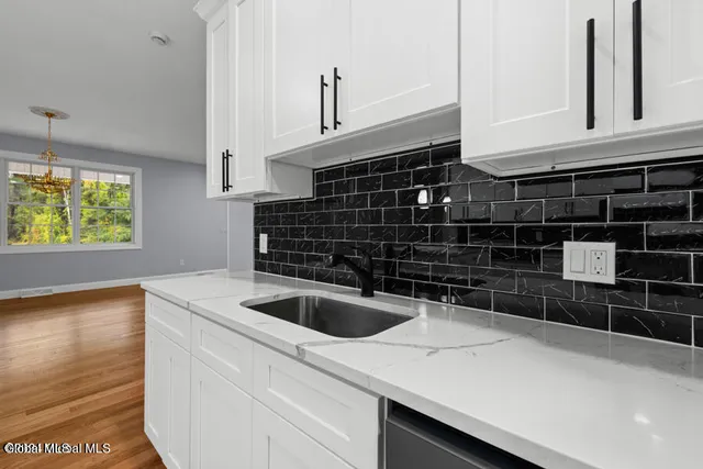 $634,900 | 222 Briarwood Court, Guilderland, NY 12203