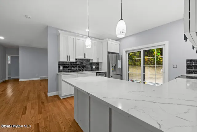 $634,900 | 222 Briarwood Court, Guilderland, NY 12203