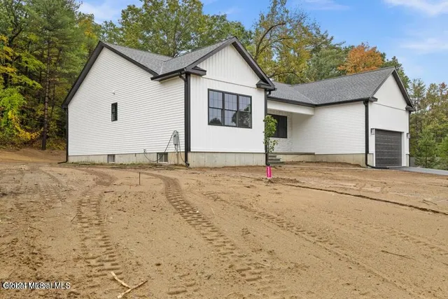 $634,900 | 222 Briarwood Court, Guilderland, NY 12203