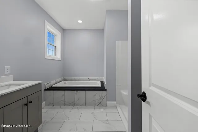 $634,900 | 222 Briarwood Court, Guilderland, NY 12203