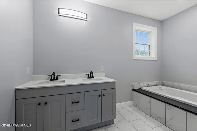 $634,900 | 222 Briarwood Court, Guilderland, NY 12203