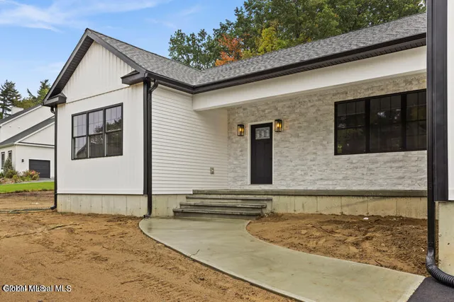 $634,900 | 222 Briarwood Court, Guilderland, NY 12203