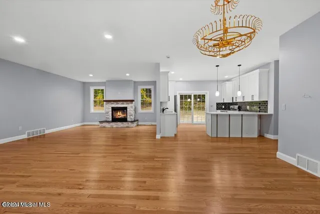 $634,900 | 222 Briarwood Court, Guilderland, NY 12203