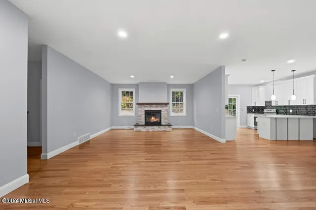 $634,900 | 222 Briarwood Court, Guilderland, NY 12203