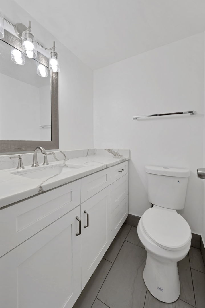9720 South Pulaski Road, Unit 404 Oak Lawn, IL 60453 - Photo 8 of 14 Gallery Image 8
