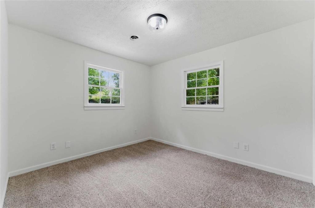 5824 Oakleaf Way Stone Mountain, GA 30087 - Photo 13 of 24
