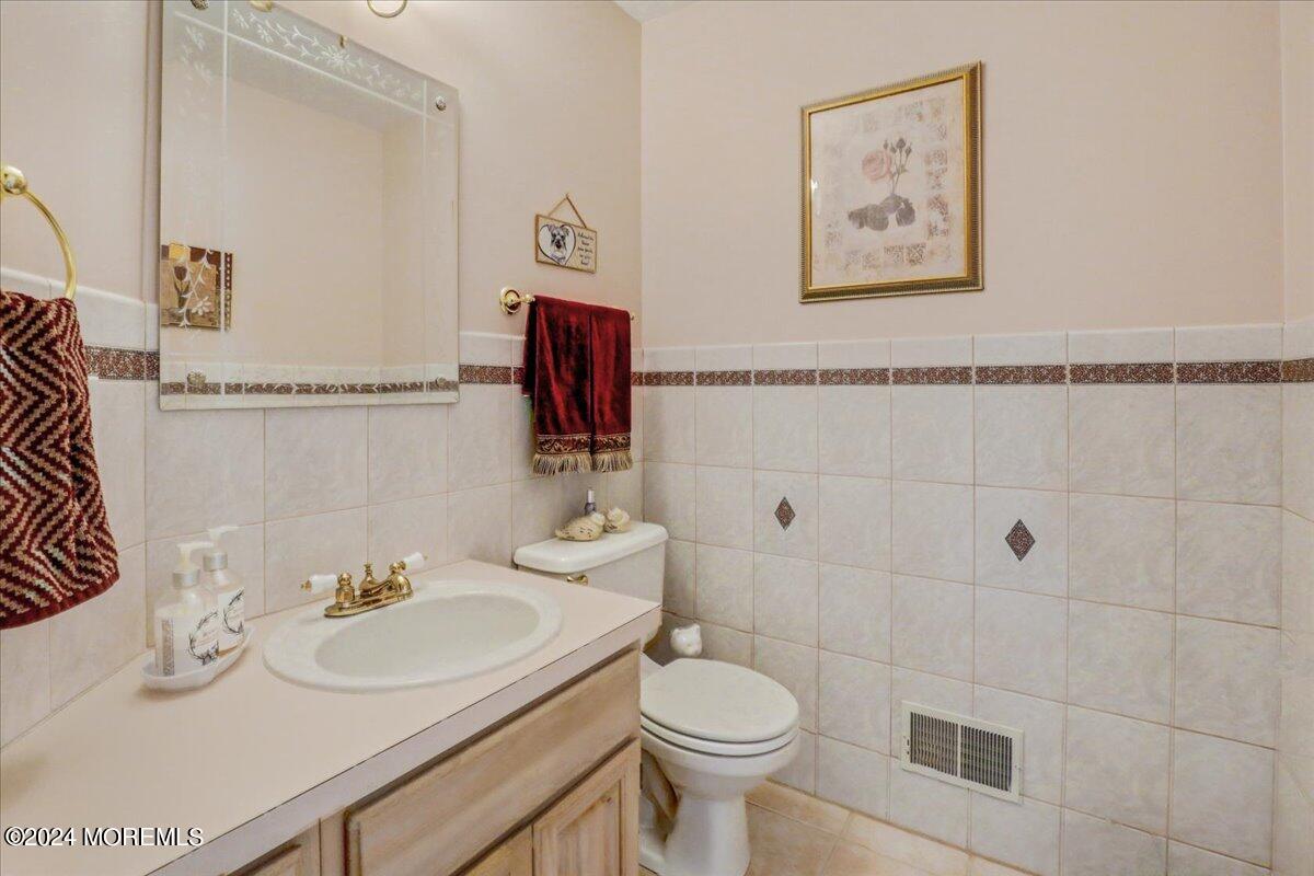 265 Bartley Road Jackson, NJ 08527 - Photo 13 of 57 23-Half Bath