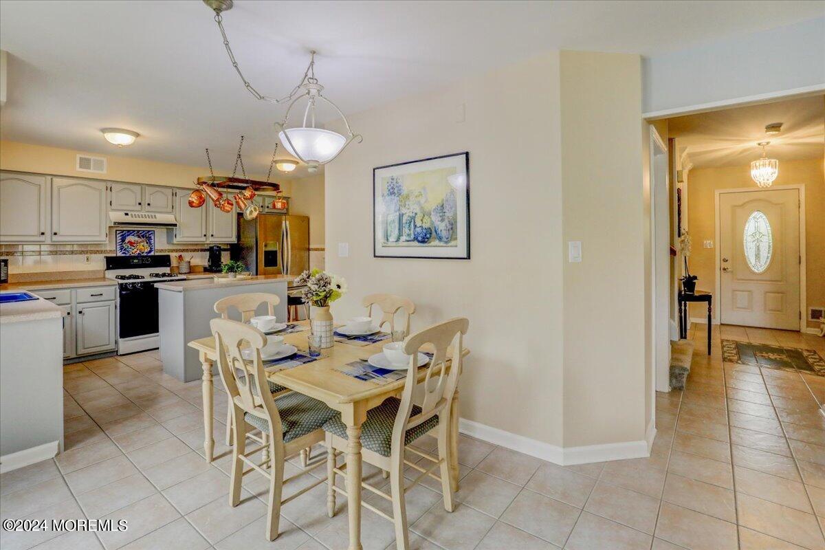 265 Bartley Road Jackson, NJ 08527 - Photo 18 of 57 16-Breakfast Area