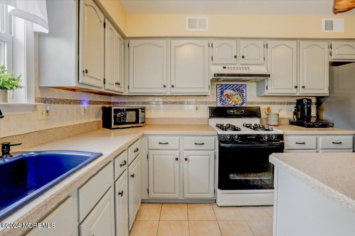 265 Bartley Road Jackson, NJ 08527 - Photo 2 of 57 20-Kitchen