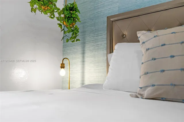 $5,000 | 437 Northeast 107th Street, Miami, FL 33161