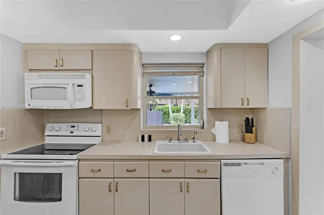 $5,000 | 437 Northeast 107th Street, Miami, FL 33161