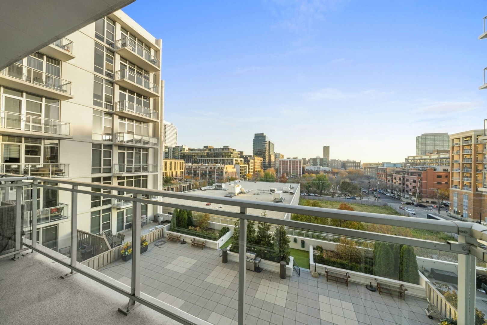 901 West Madison Street, Unit 603 Chicago, IL 60607 - Photo 7 of 25 a view of a balcony with city view