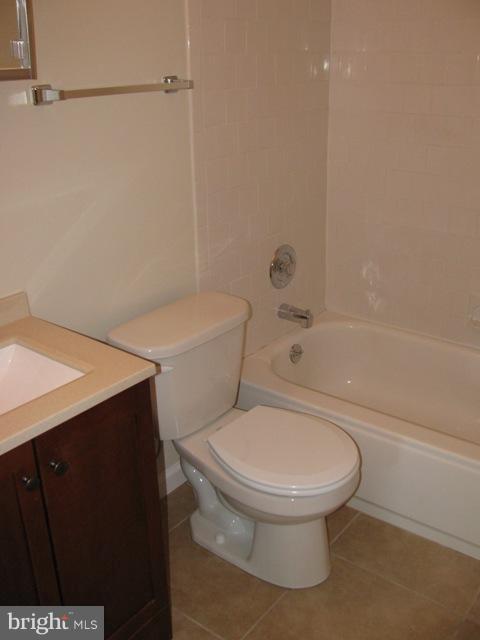 605 West Maple Avenue Sterling, VA 20164 - Photo 17 of 18 Bath