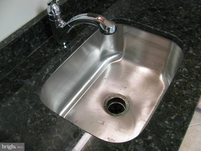 605 West Maple Avenue Sterling, VA 20164 - Photo 7 of 18 Kitchen